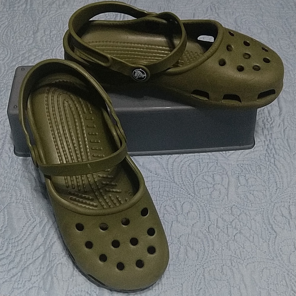Green Crocs - Mary Jane style - sz 6 womens